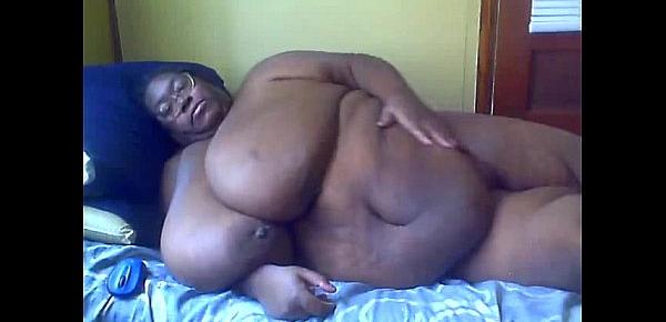 SSBBW black amateur MsBinthere playing with boobs in bed